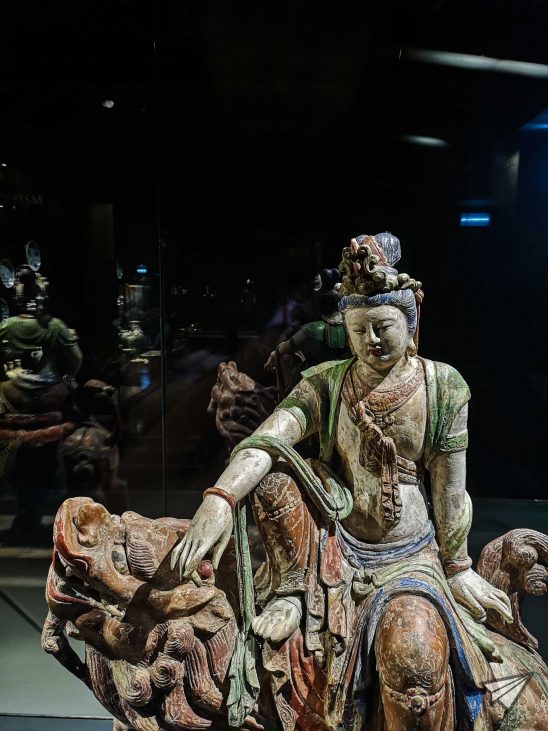 Museu do Oriente statue