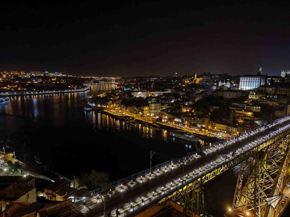 Miradouro da Serra do Pilar by night